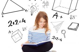 wiskundige vormen, notaties en een meisje dat een studieboek leest