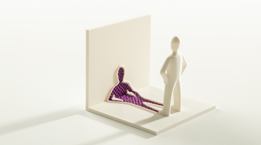 Foto van het 3D model van schaduw van een mannetje op de grond en een muur.